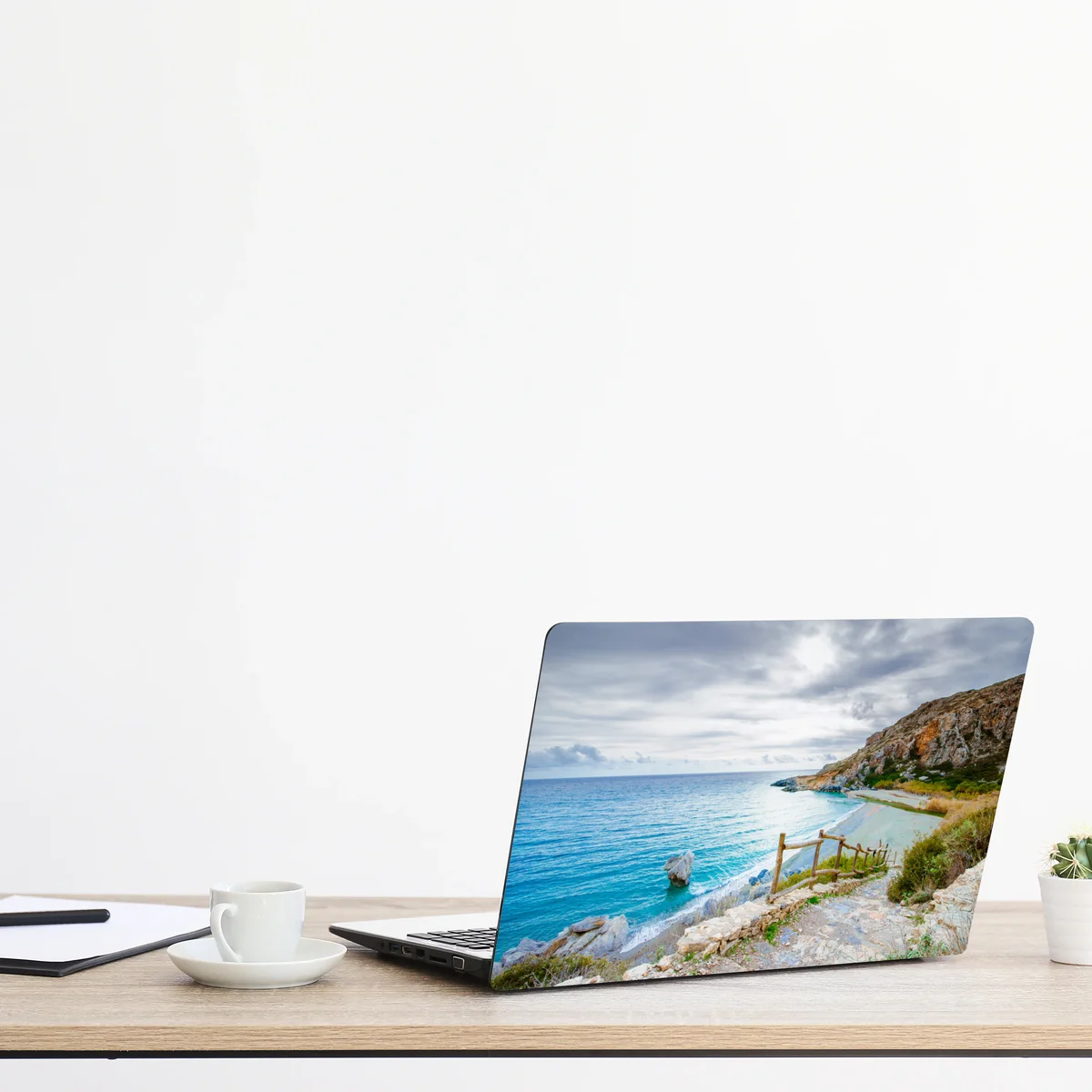 Laptop-Aufkleber ruhige türkisfarbene bucht mit küstenpfad Laptop-Aufkleber ruhige türkisfarbene bucht mit küstenpfad