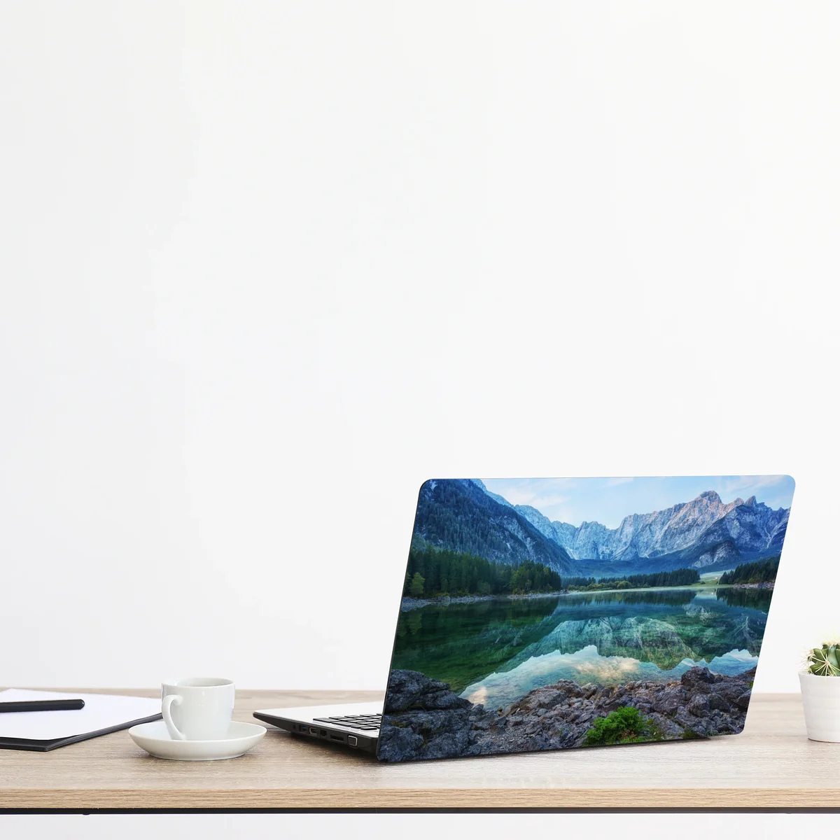 Naklejka na laptopa wczesny poranek nad Jeziorem Fusine, Alpy Julijskie Naklejka na laptopa wczesny poranek nad Jeziorem Fusine, Alpy Julijskie