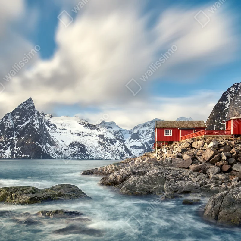 Leinwandbild rote hütten an verschneiten küstenbergen Leinwandbild rote hütten an verschneiten küstenbergen