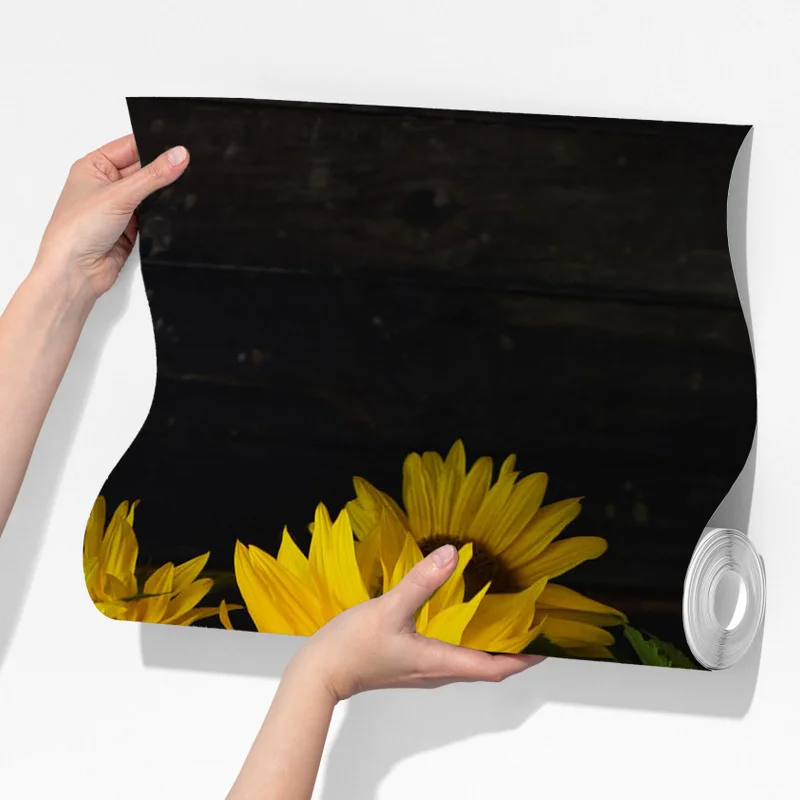 Fototapete leuchtender sonnenblumenstrauß auf vintage-hocker Fototapete leuchtender sonnenblumenstrauß auf vintage-hocker