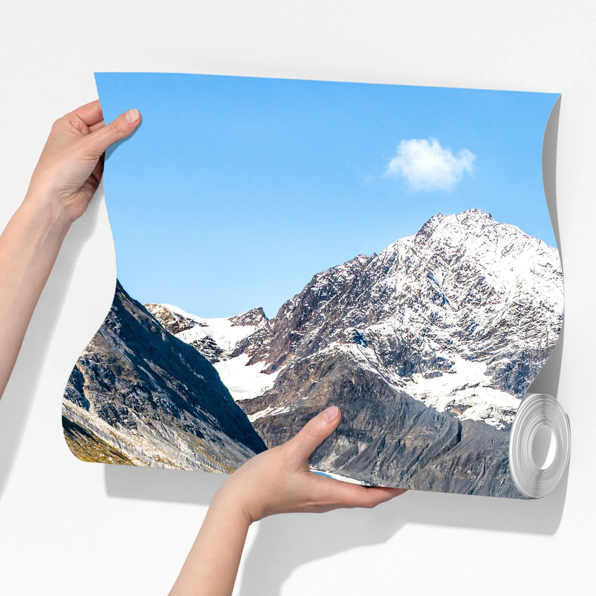 Fototapete ruhiger alpensee mit schneebedeckten gipfeln Fototapete ruhiger alpensee mit schneebedeckten gipfeln