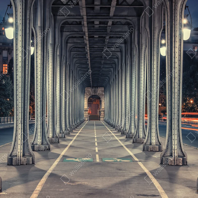 Repositionierbarer Aufkleber symmetrischer stahlkorridor einer brücke bei nacht Repositionierbarer Aufkleber symmetrischer stahlkorridor einer brücke bei nacht