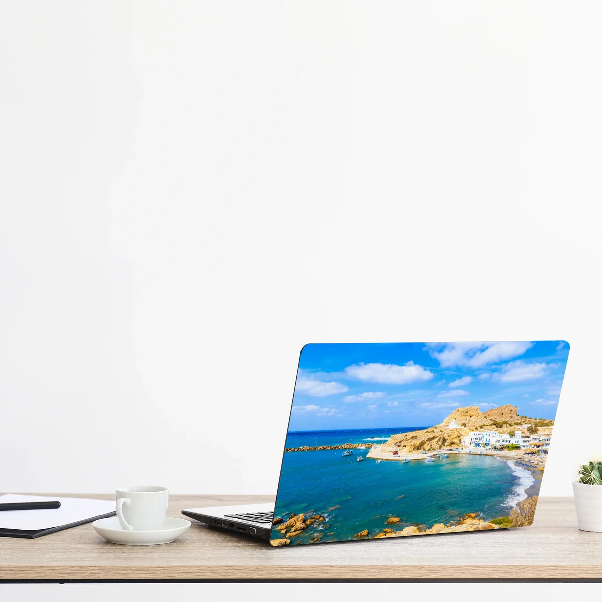 Naklejka na laptopa słoneczny port Finiki na wybrzeżu Karpathos Naklejka na laptopa słoneczny port Finiki na wybrzeżu Karpathos