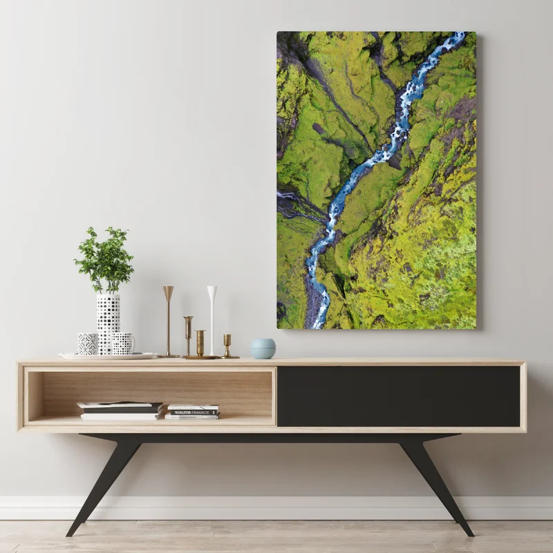 Leinwandbild luftaufnahme: fluss in moosbedeckter schlucht Leinwandbild luftaufnahme: fluss in moosbedeckter schlucht