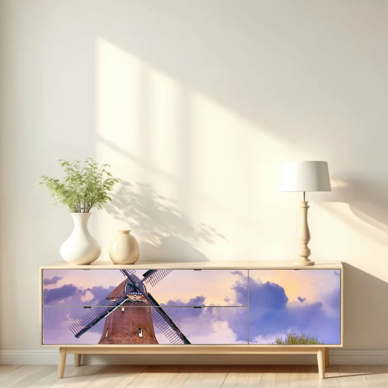 Repositionierbarer Aufkleber historische windmühle auf goldenen feldern