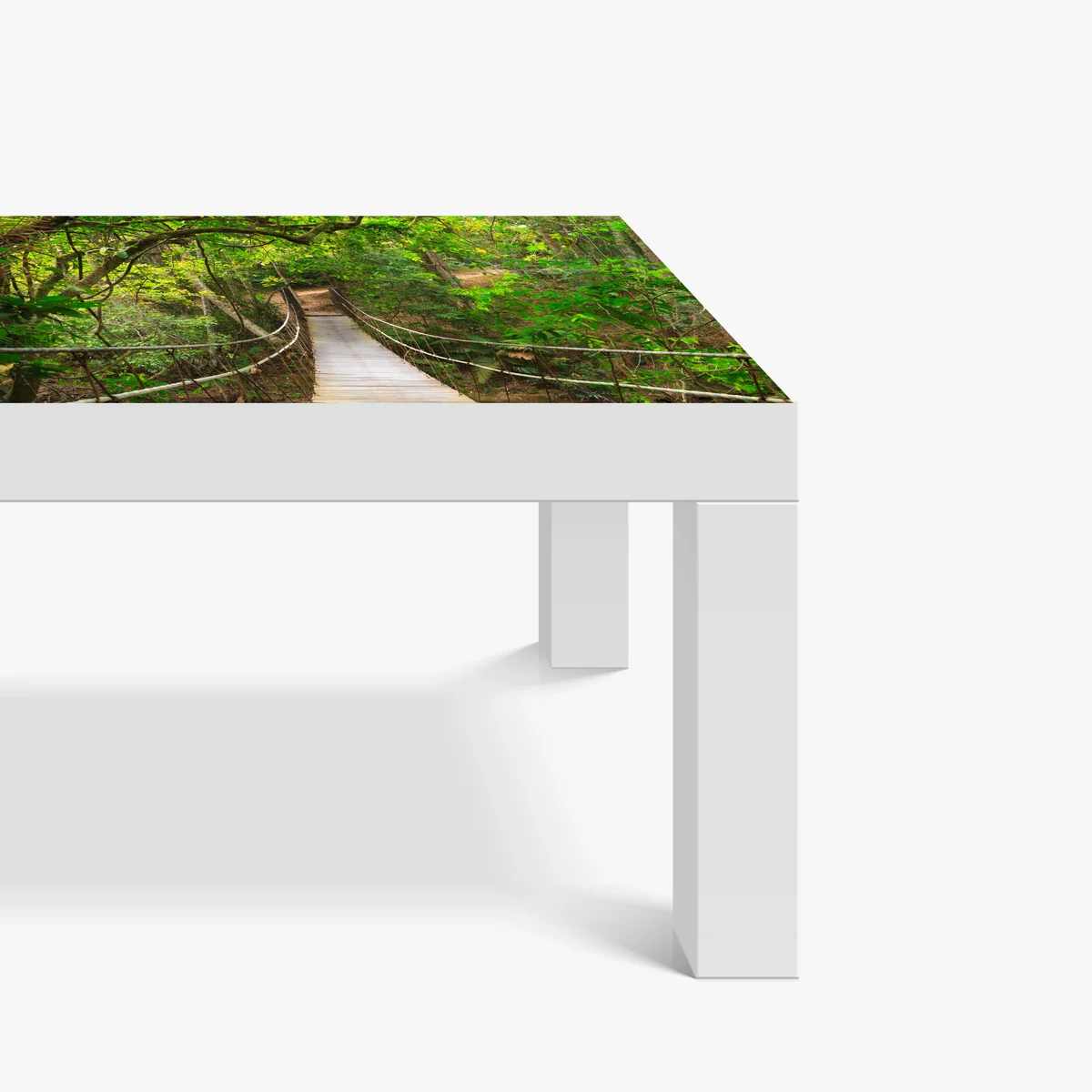 Tischaufkleber und Schreibtischaufkleber hängende holzbrücke im grünen wald Tischaufkleber und Schreibtischaufkleber hängende holzbrücke im grünen wald