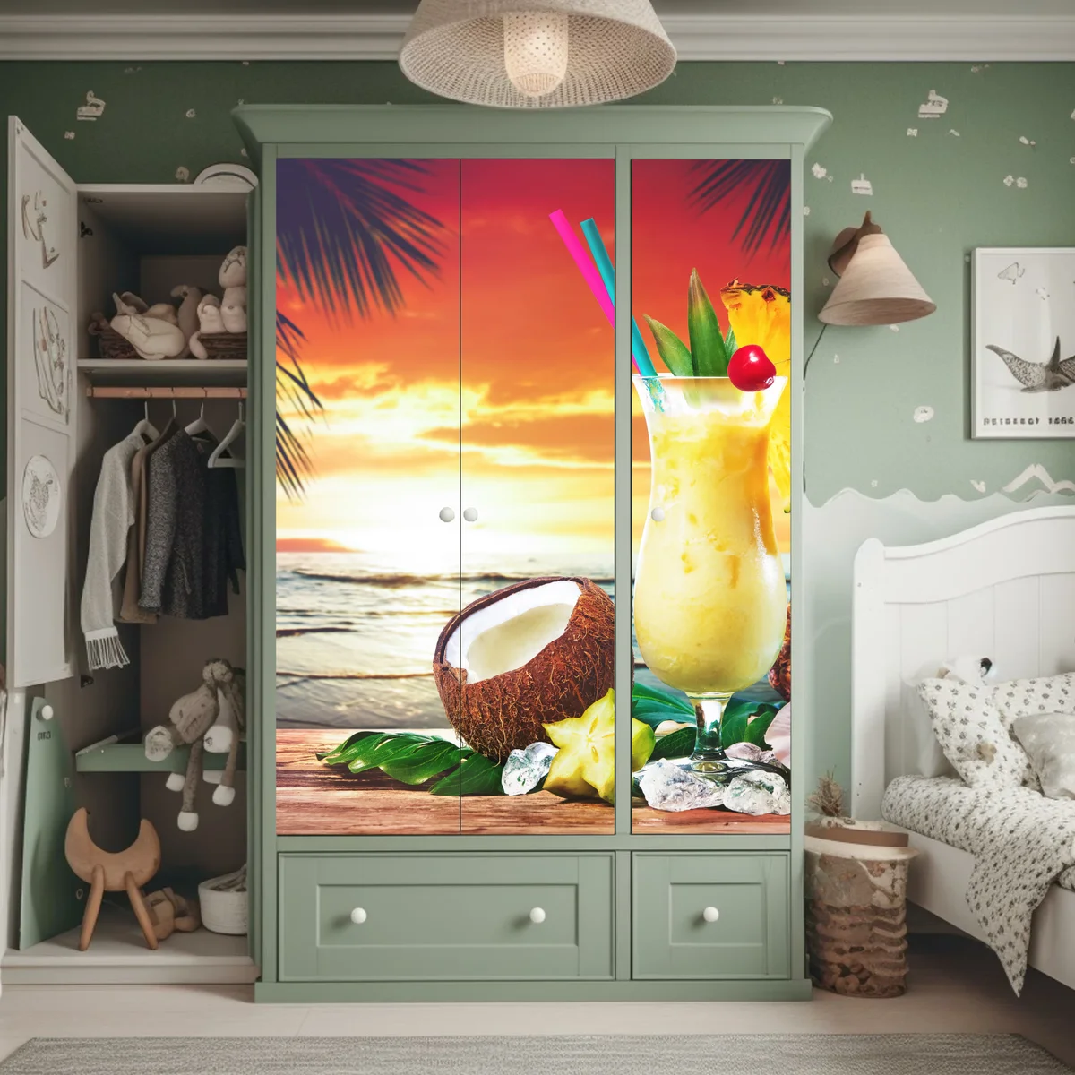 Schrankaufkleber tropischer kokos-ananas-cocktail am strand bei sonnenuntergang Schrankaufkleber tropischer kokos-ananas-cocktail am strand bei sonnenuntergang