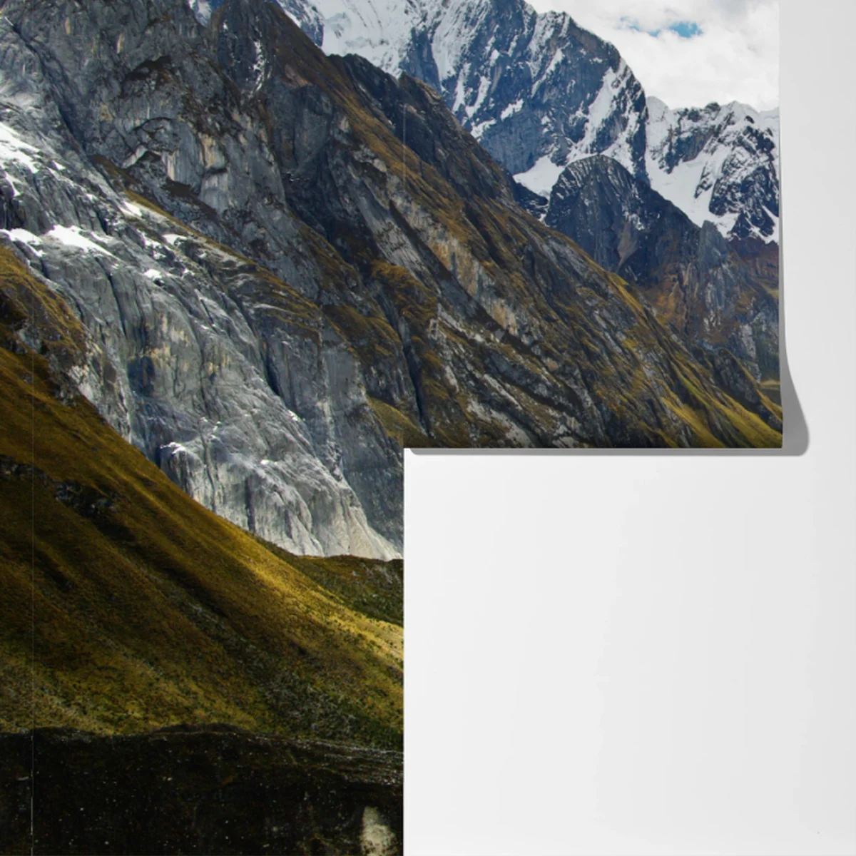 Fototapete türkisblauer bergsee unter schneegipfeln Fototapete türkisblauer bergsee unter schneegipfeln