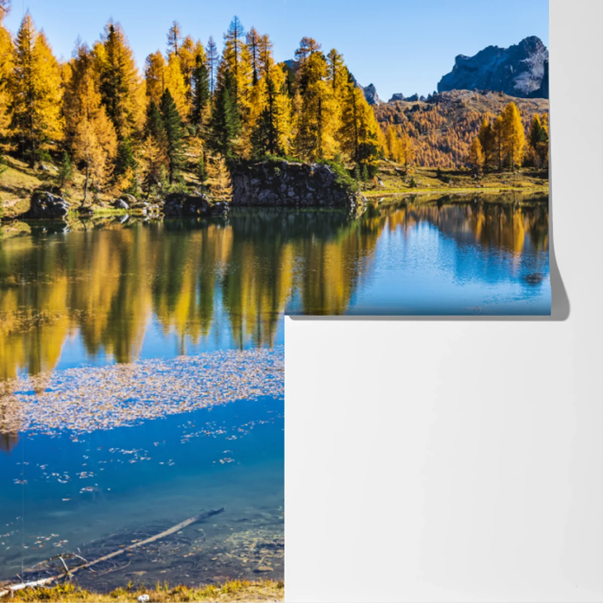 Fototapete herbstlicher alpensee mit bergreflexion Fototapete herbstlicher alpensee mit bergreflexion