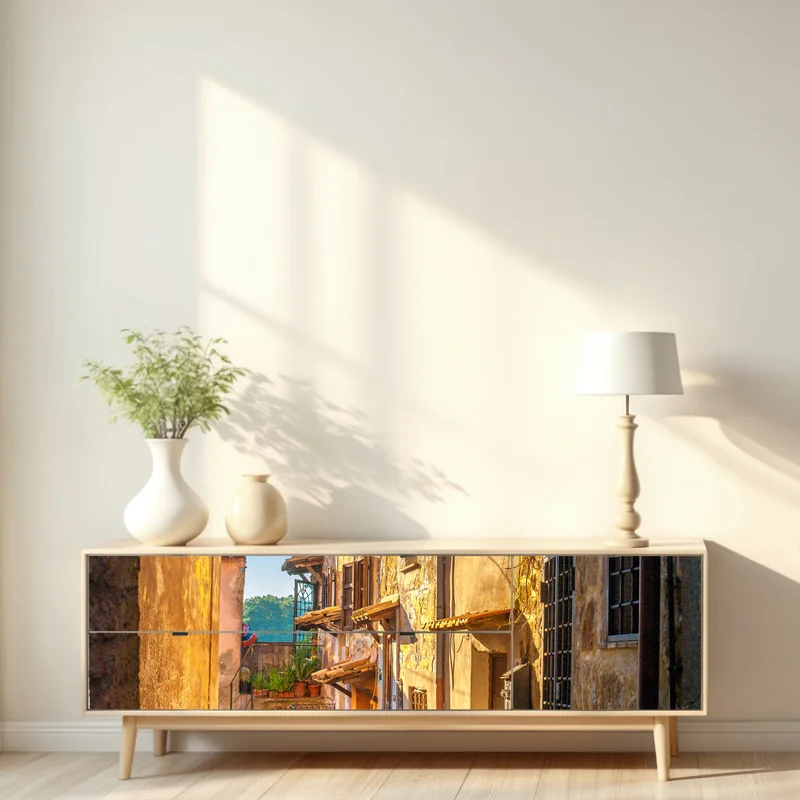 Repositionierbarer Aufkleber sonnenbeschienene gasse in der Toskana