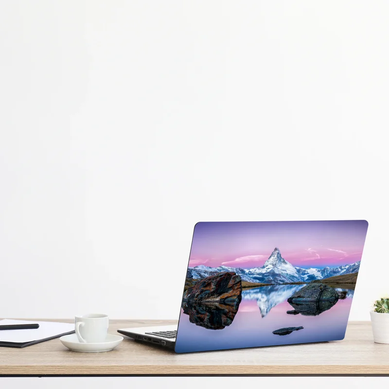 Laptop-Aufkleber sanfte alpine spiegelung bei dämmerung