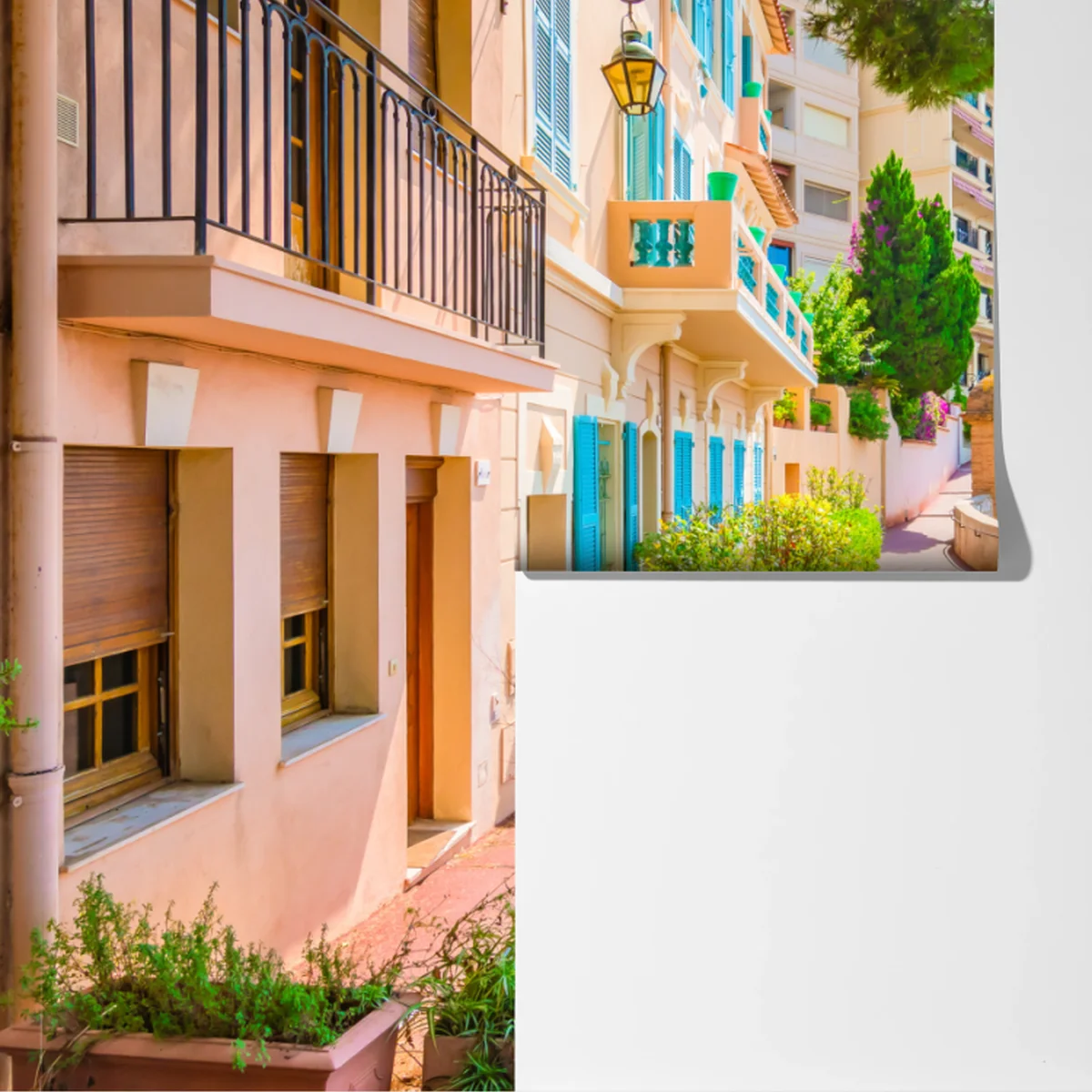 Fototapeta śródziemnomorska promenada z pastelowymi kamienicami Fototapeta śródziemnomorska promenada z pastelowymi kamienicami