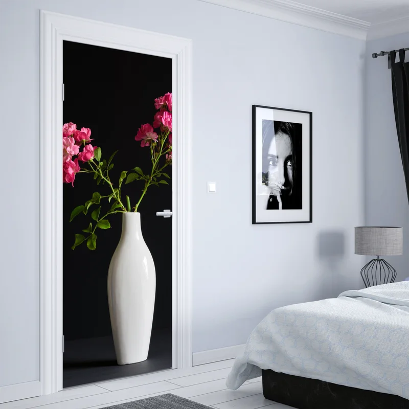 Türaufkleber rosa rosen in weißer vase