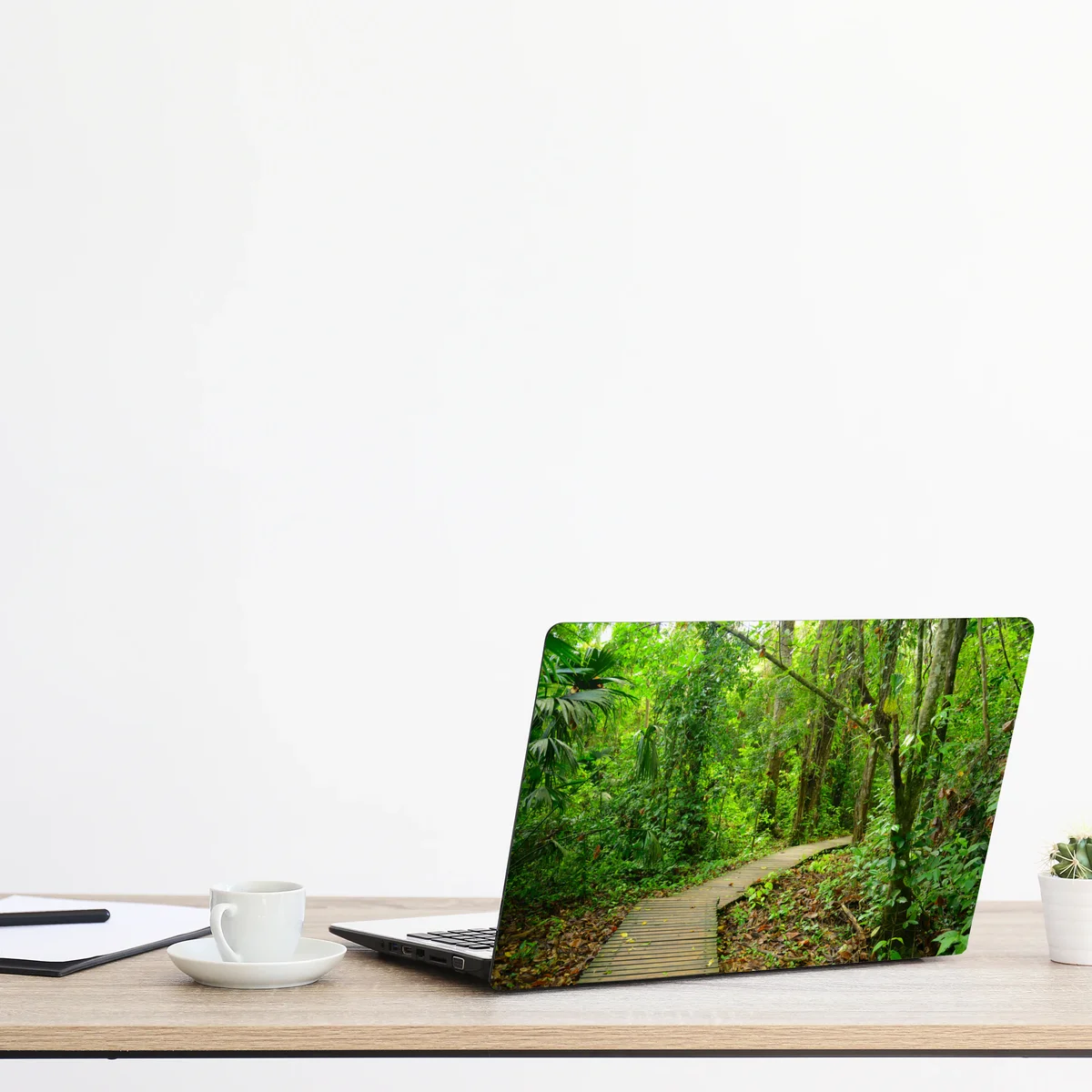 Laptop-Aufkleber tropischer steg im üppigen wald Laptop-Aufkleber tropischer steg im üppigen wald