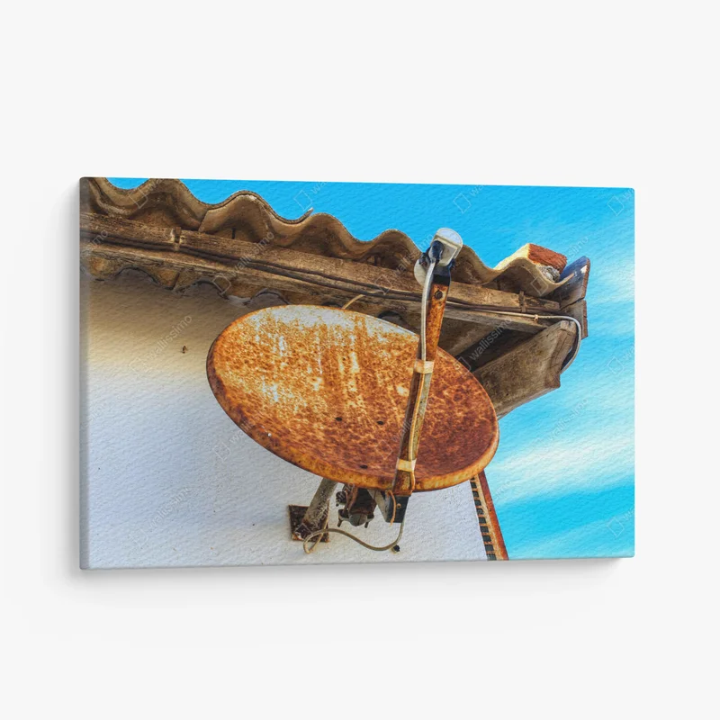 Leinwandbild Alte Satellitenschüssel in einem spanischen Haus • Leinwandbilder bei Wallnifity® Leinwandbild Alte Satellitenschüssel in einem spanischen Haus • Leinwandbilder bei Wallnifity®