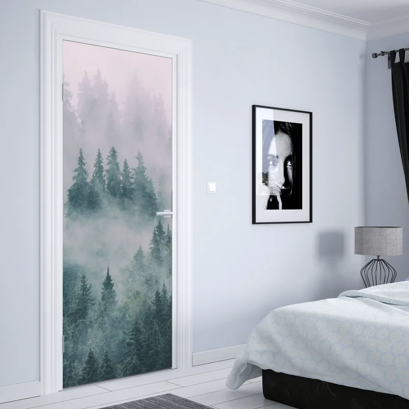 Türaufkleber nebliger immergrüner wald