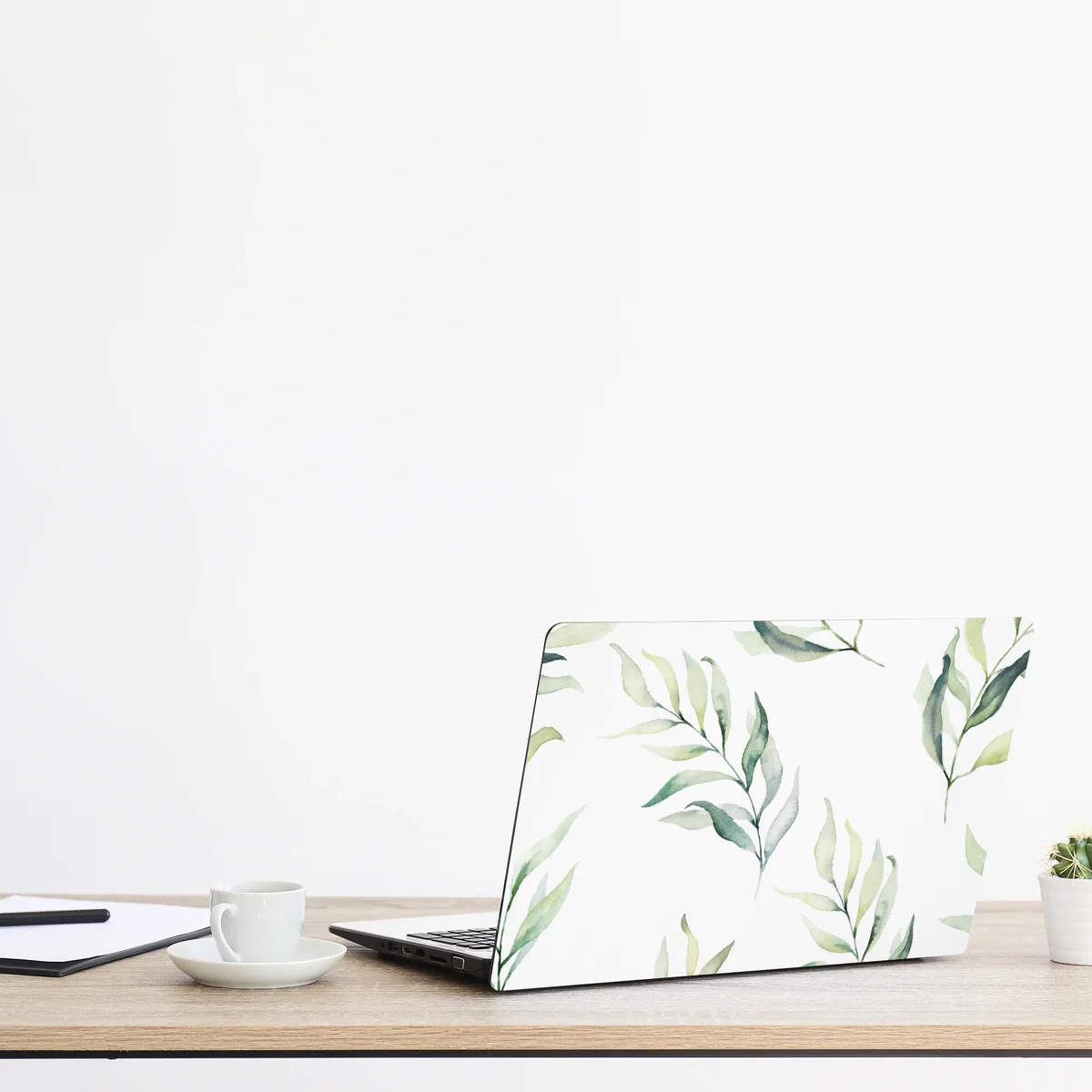 Laptop-Aufkleber sanftes aquarellmuster mit eukalyptusblättern Laptop-Aufkleber sanftes aquarellmuster mit eukalyptusblättern