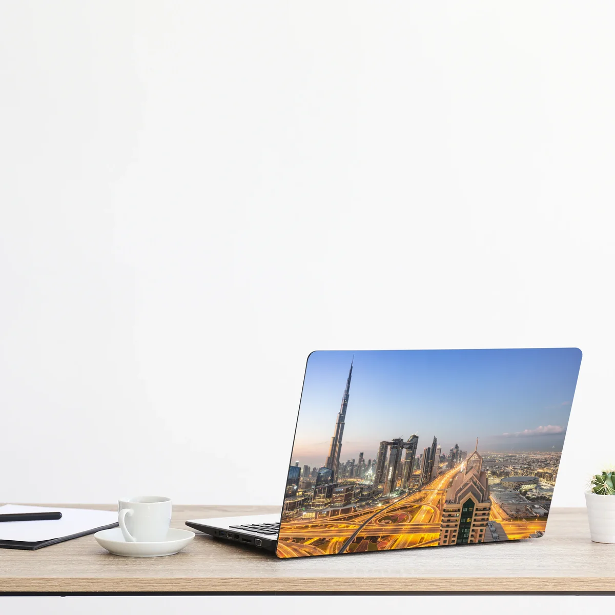 Naklejka na laptopa panorama Dubaju o zmierzchu Naklejka na laptopa panorama Dubaju o zmierzchu