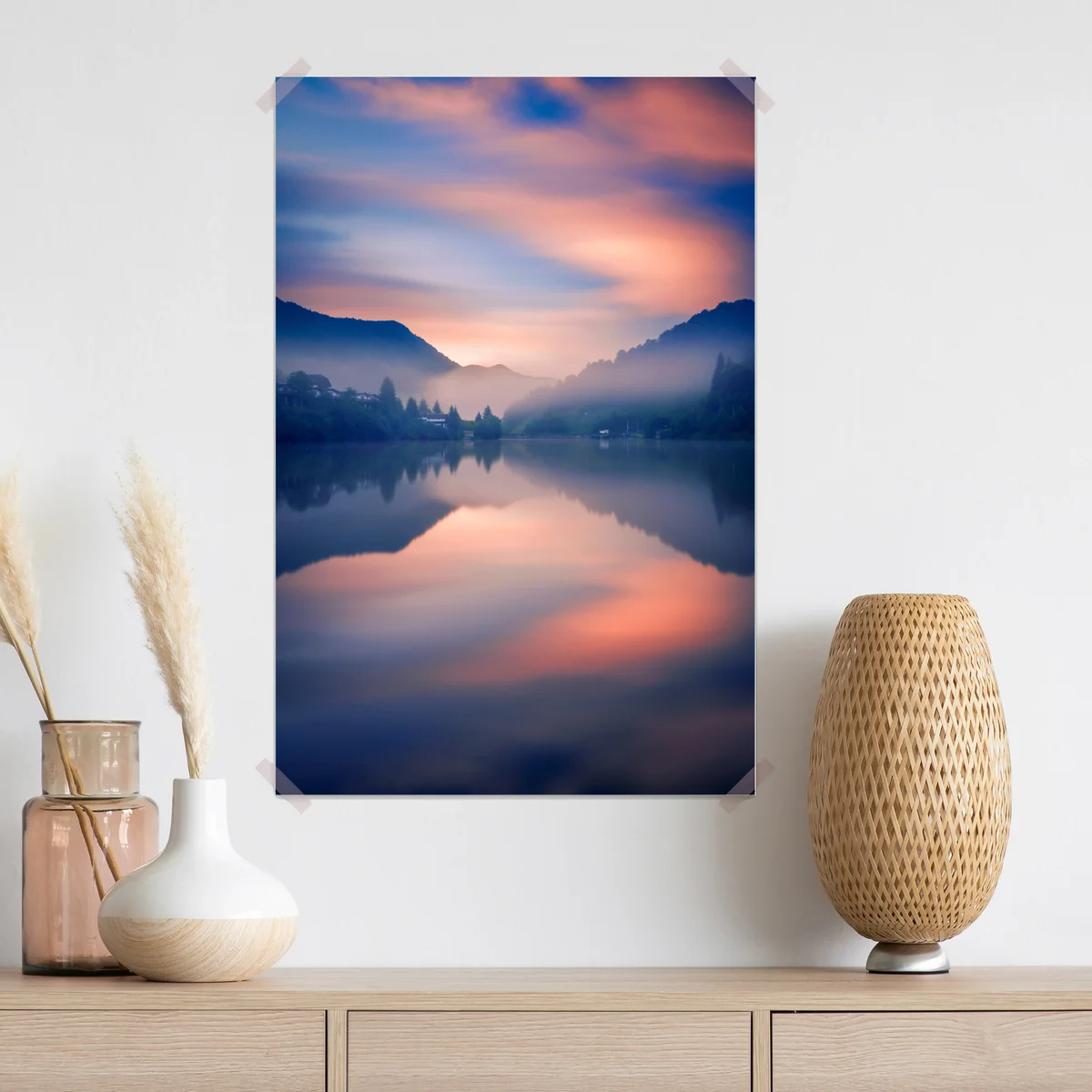 Poster nebeliger bergsee bei dämmerung Poster nebeliger bergsee bei dämmerung