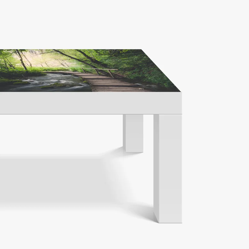Tischaufkleber und Schreibtischaufkleber ruhiger hölzerner steg durch grünen wald Tischaufkleber und Schreibtischaufkleber ruhiger hölzerner steg durch grünen wald