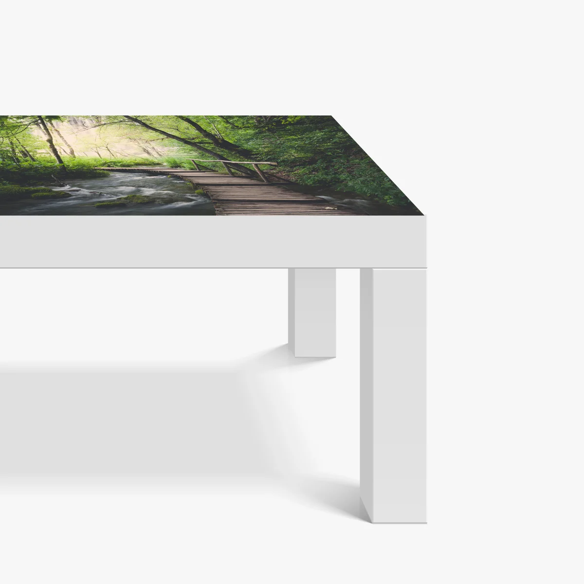 Tischaufkleber und Schreibtischaufkleber ruhiger hölzerner steg durch grünen wald Tischaufkleber und Schreibtischaufkleber ruhiger hölzerner steg durch grünen wald
