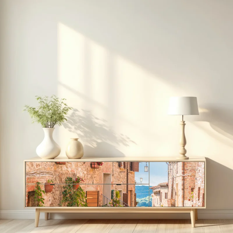 Repositionierbarer Aufkleber mittelalterliche straße in der Toskana mit blumentöpfen Repositionierbarer Aufkleber mittelalterliche straße in der Toskana mit blumentöpfen