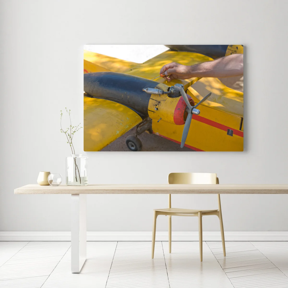 Leinwandbild ein Mann repariert sein RC-Wasserflugzeug • Leinwandbilder bei Wallnifity® Leinwandbild ein Mann repariert sein RC-Wasserflugzeug • Leinwandbilder bei Wallnifity®