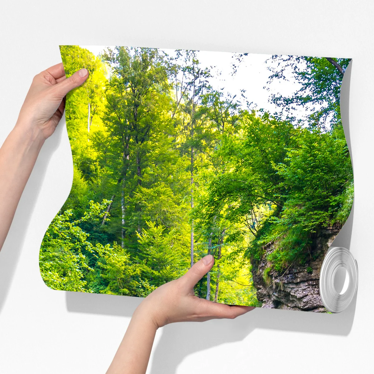 Fototapete türkisfarbener fluss und holzsteg im wald Fototapete türkisfarbener fluss und holzsteg im wald