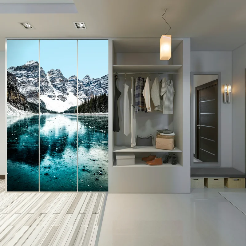 Schrankaufkleber eisiger türkissee mit bergreflexion