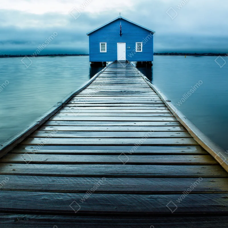 Fototapete blaues bootshaus am ende des stegs Fototapete blaues bootshaus am ende des stegs