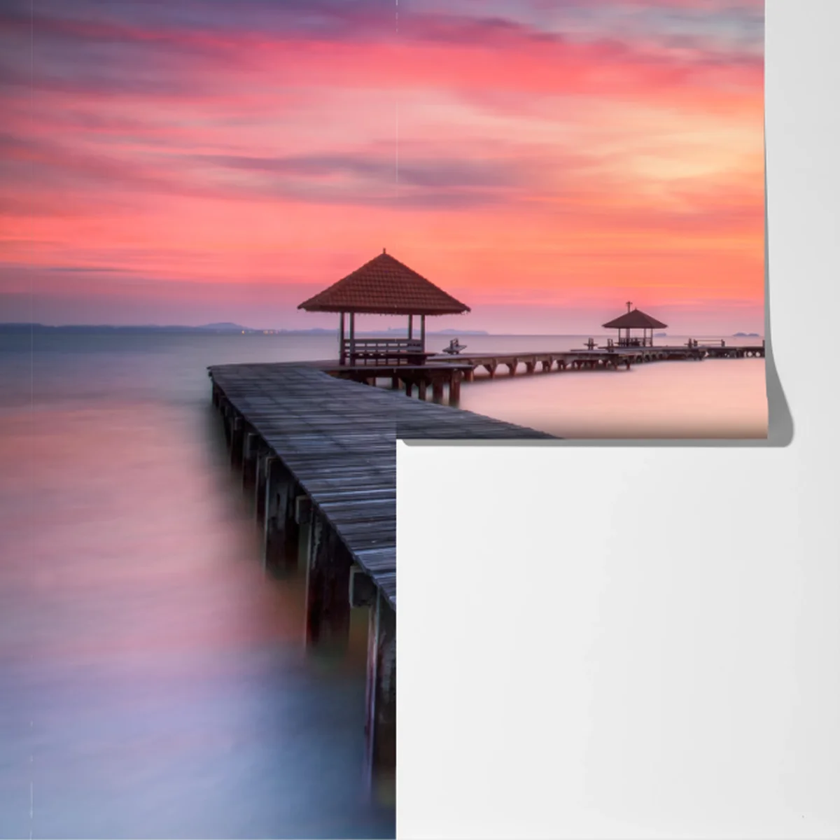 Fototapete ruhiger sonnenaufgang über hölzernem steg Fototapete ruhiger sonnenaufgang über hölzernem steg