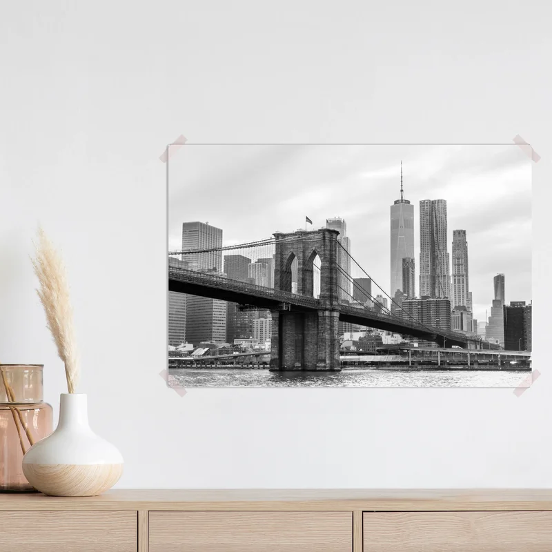 Poster Brooklyn Bridge und New York skyline in graustufen Poster Brooklyn Bridge und New York skyline in graustufen