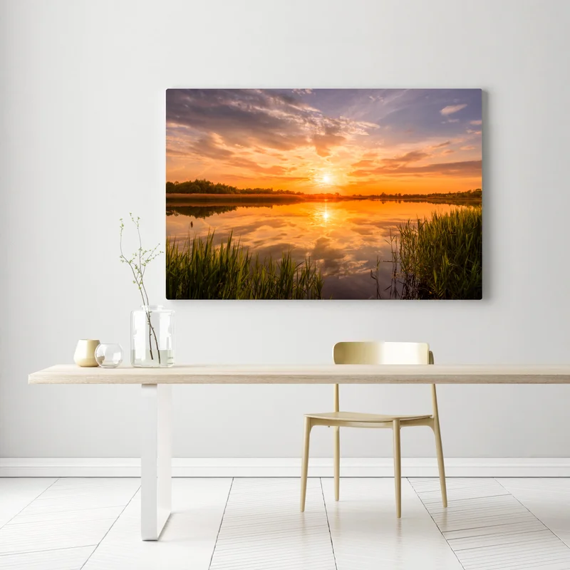 Leinwandbild goldener sonnenuntergang über idyllischem see Leinwandbild goldener sonnenuntergang über idyllischem see