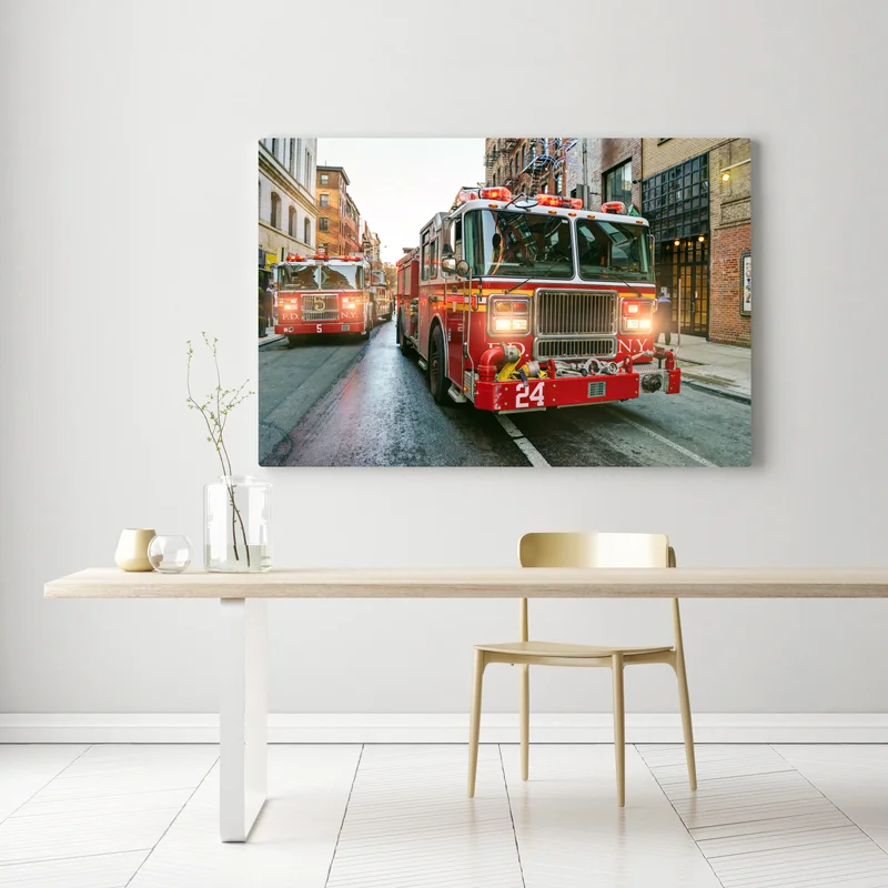 Leinwandbild feuerwehrautos auf einer straße in Manhattan, New York Leinwandbild feuerwehrautos auf einer straße in Manhattan, New York