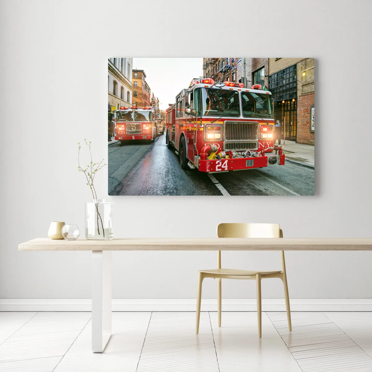 Leinwandbild feuerwehrautos auf einer straße in Manhattan, New York Leinwandbild feuerwehrautos auf einer straße in Manhattan, New York