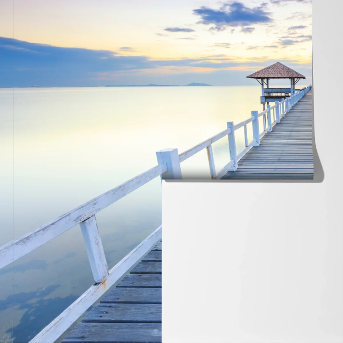 Fototapete ruhiger hölzerner steg bei sonnenuntergang Fototapete ruhiger hölzerner steg bei sonnenuntergang