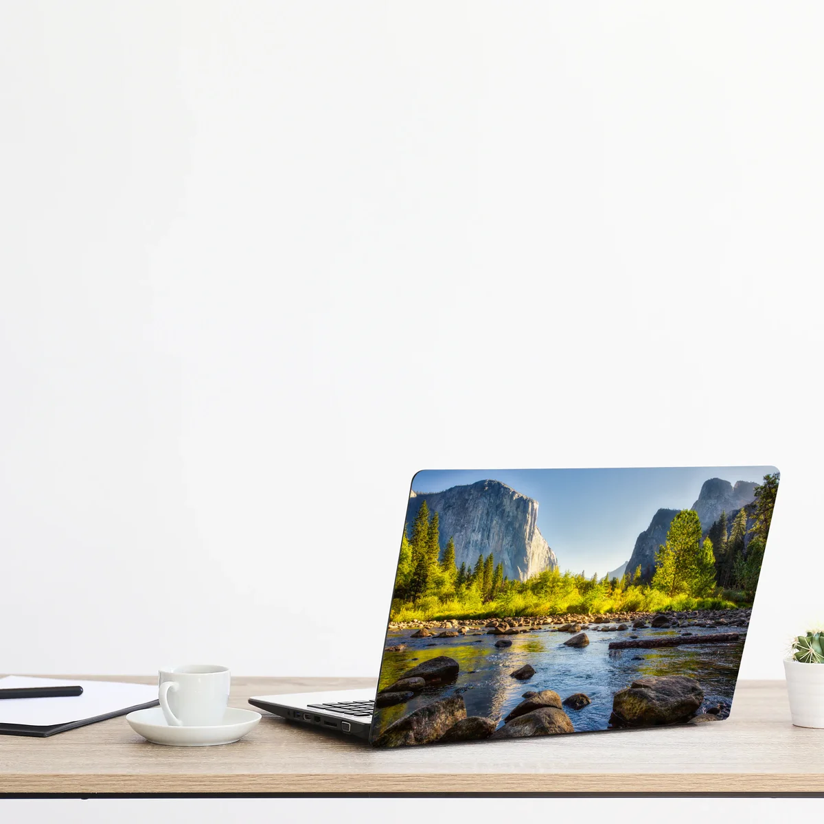 Naklejka na laptopa złota dolina nad rzeką Naklejka na laptopa złota dolina nad rzeką