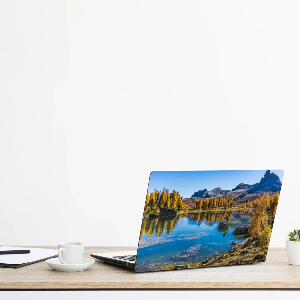 Laptop-Aufkleber herbstlicher alpensee mit bergreflexion Laptop-Aufkleber herbstlicher alpensee mit bergreflexion