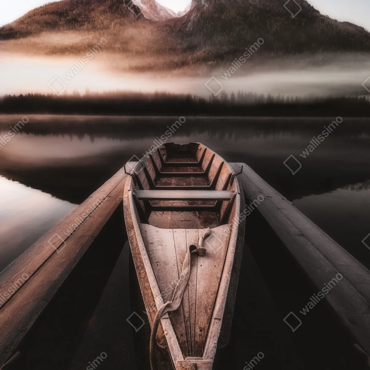 Leinwandbild nebliges boot am bergsee Leinwandbild nebliges boot am bergsee