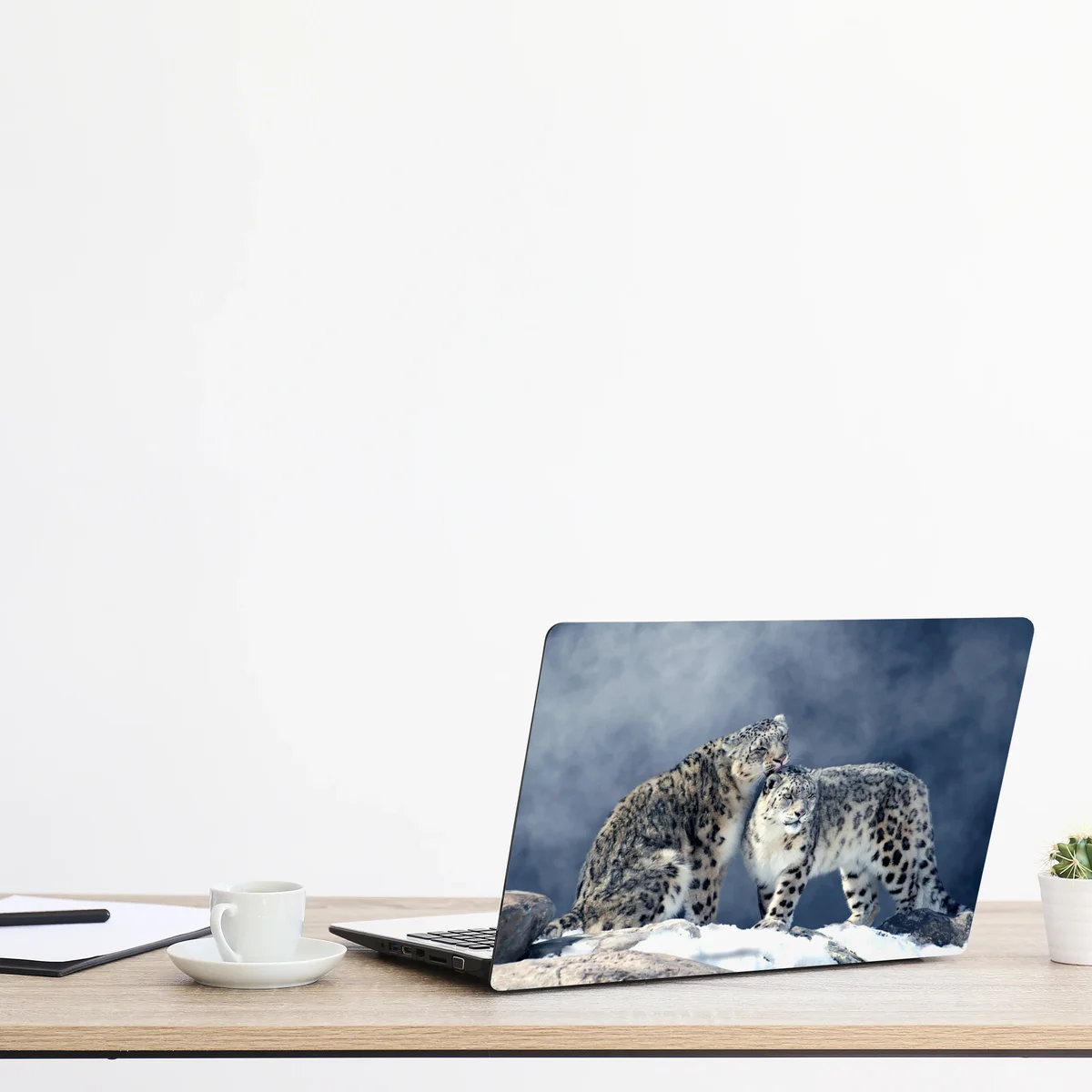 Laptop-Aufkleber majestätische schneeleoparden im winter Laptop-Aufkleber majestätische schneeleoparden im winter