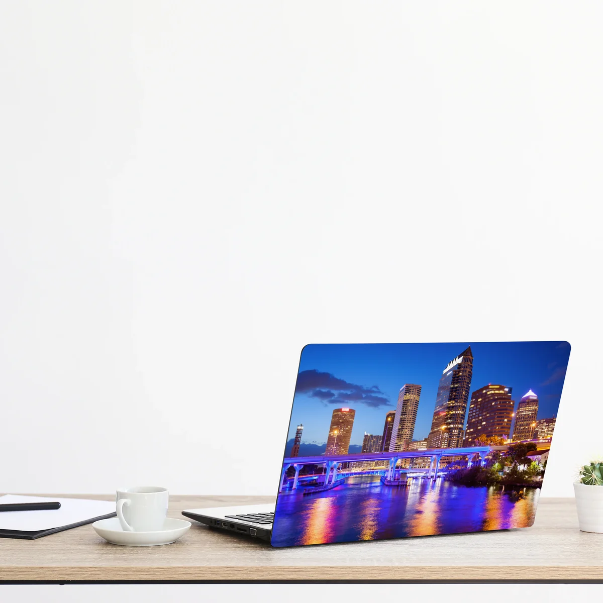 Naklejka na laptopa panorama Tampa nocą Naklejka na laptopa panorama Tampa nocą