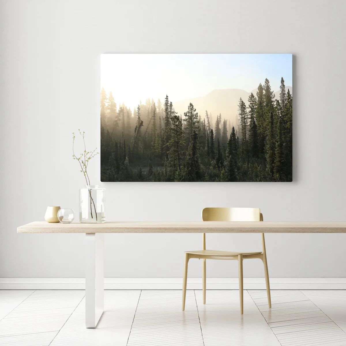 Leinwandbild nebliger kiefernwald bei sonnenaufgang Leinwandbild nebliger kiefernwald bei sonnenaufgang