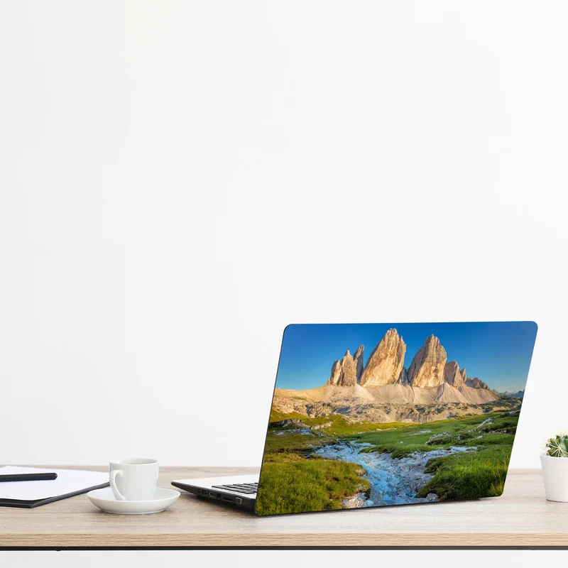 Laptop-Aufkleber Tre Cime di Lavaredo über der alpenwiese