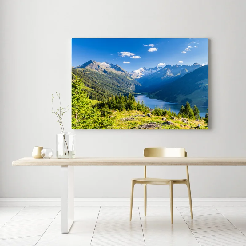 Leinwandbild ruhiges tal mit alpensee Leinwandbild ruhiges tal mit alpensee
