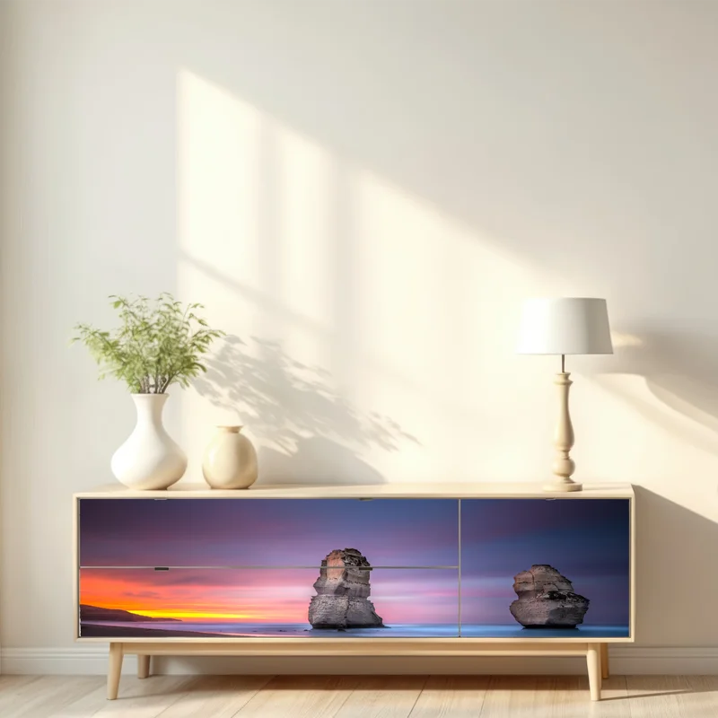 Repositionierbarer Aufkleber ruhige küstenlandschaft mit felsformationen bei sonnenuntergang