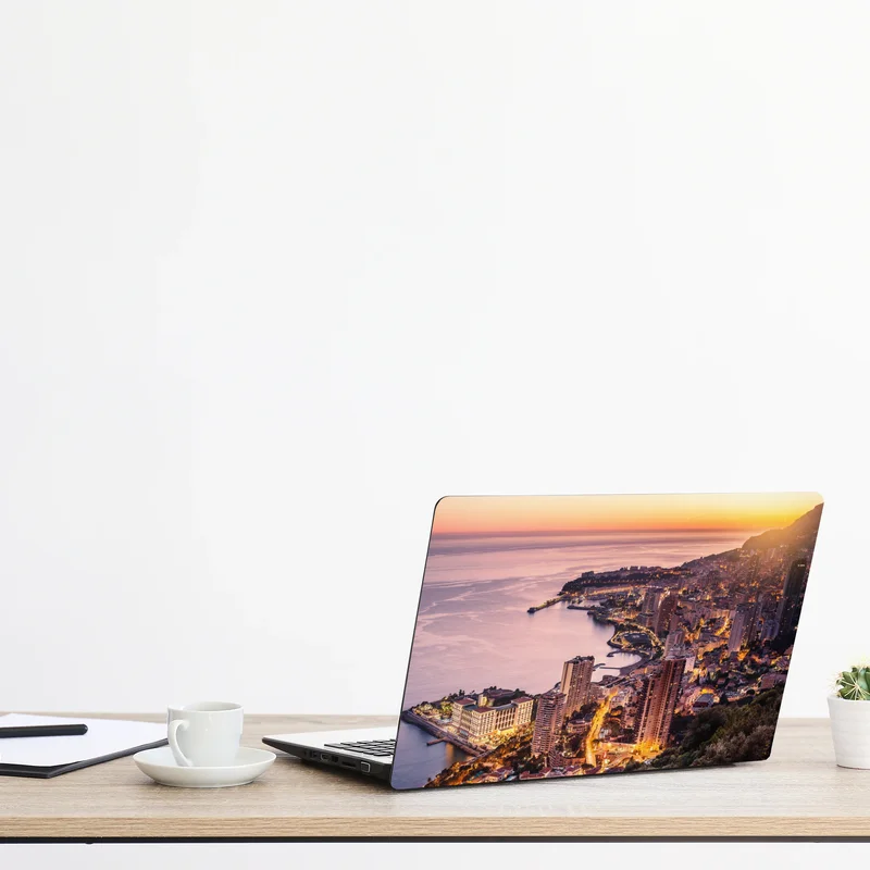 Laptop-Aufkleber sonnenuntergang über der städtischen küstenlinie