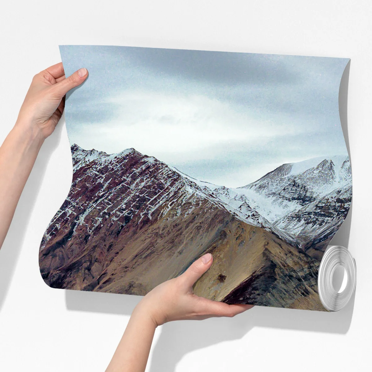 Fototapete eisberg und bergreflexionen in türkisfarbenem wasser Fototapete eisberg und bergreflexionen in türkisfarbenem wasser