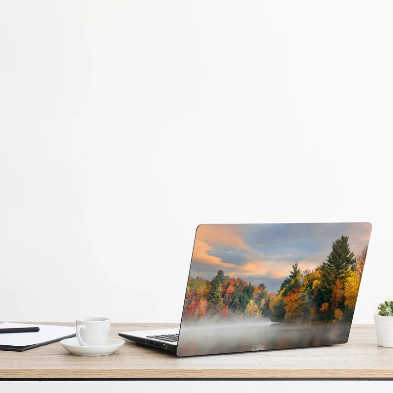 Naklejka na laptopa mglisty jesienny poranek w Stowe Naklejka na laptopa mglisty jesienny poranek w Stowe