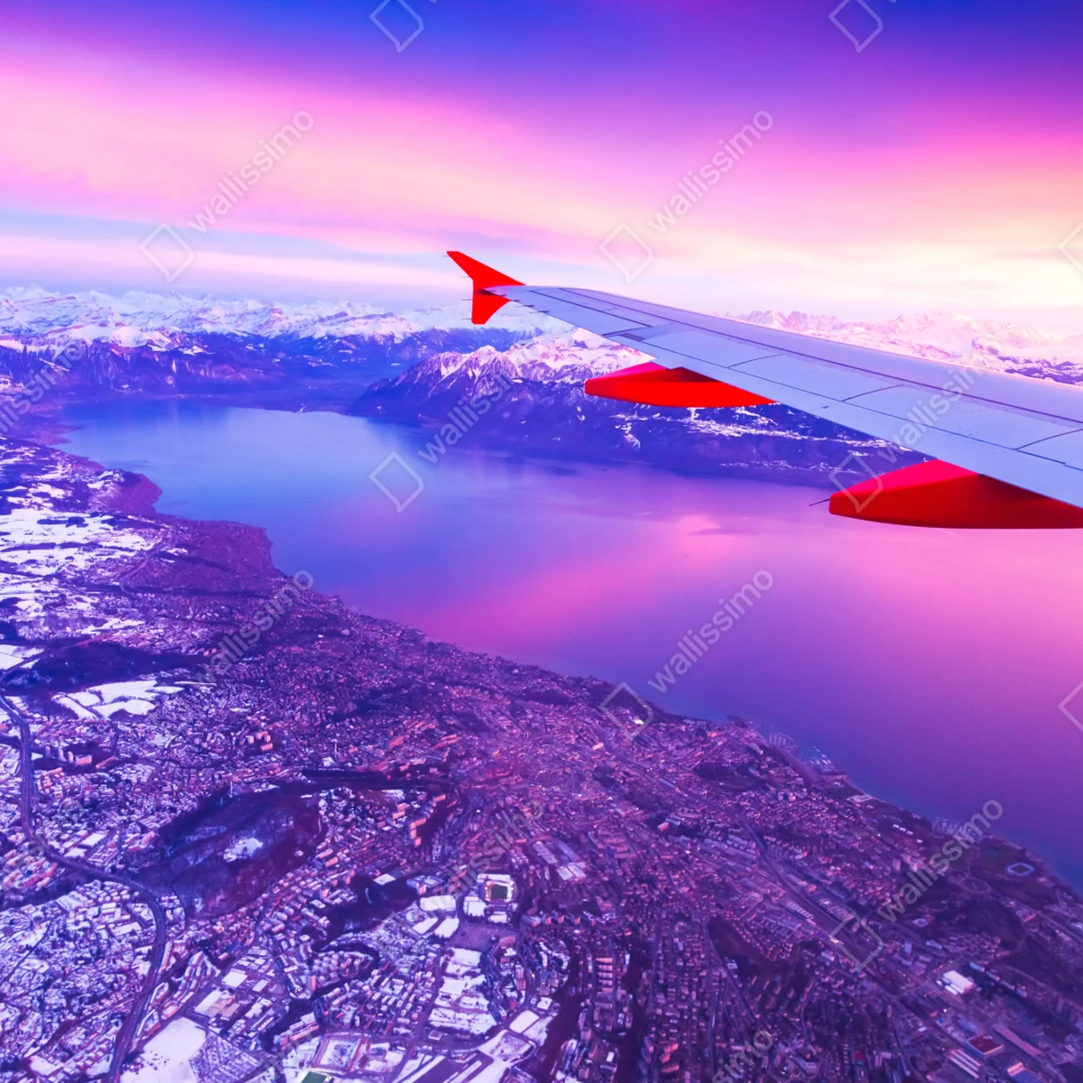 Türaufkleber luftaufnahme einer stadt am see bei sonnenuntergang Türaufkleber luftaufnahme einer stadt am see bei sonnenuntergang
