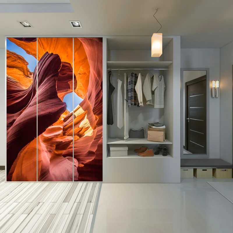 Schrankaufkleber sonnenbeschienene schlucht mit sandsteinformationen